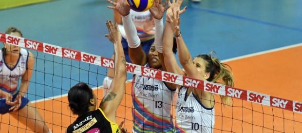 Vôlei Nestlé vence a terceira partida e está na final - Foto João Pires/Fotojump Vôlei Nestlé vence a terceira partida e está na final - Foto João Pires/Fotojump