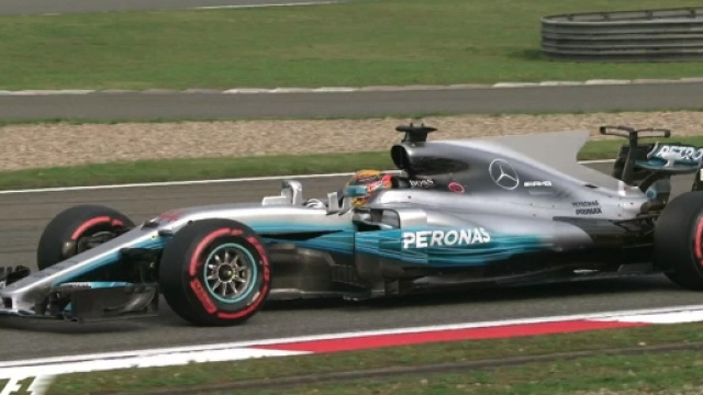 Hamilton, pole in Cina: &egrave; la 63^ in carriera.