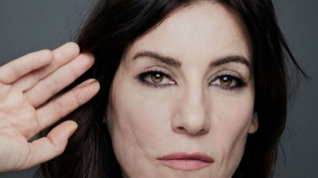 Paola Turci (foto di Ilaria Magliocchetti Lombi): la rinata cantautrice romana è in vetta nelle classifiche di vendita.