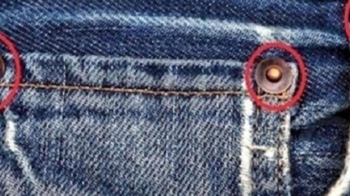calça jeans com bolso pequeno atras