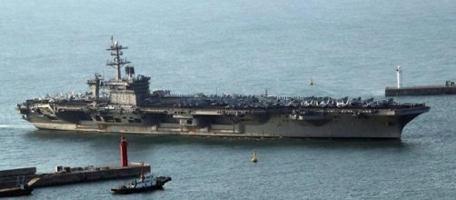Le navi da guerra della marina americana in viaggio verso la Corea