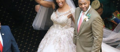 Omarosa gets married in Donald Trump's Washington DC hotel - mogaznews.com