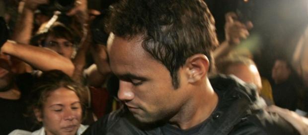 Goleiro Bruno foi ovacionado por torcida, que escreveu em uma faixa: "Somos todos Bruno" Goleiro Bruno foi ovacionado por torcida, que escreveu em uma faixa: "Somos todos Bruno"