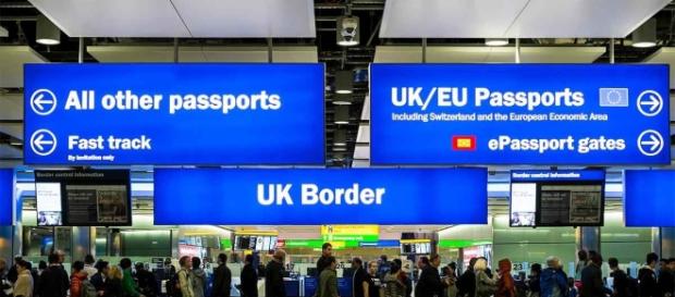 Lideri conservatori britanici cer înghețarea imigrației în UK Lideri conservatori britanici cer înghețarea imigrației în UK