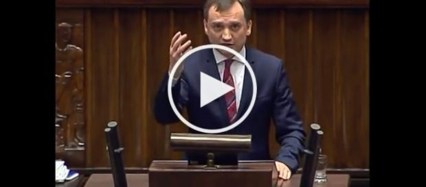 Ziobro punktuje tak zwaną nadzwyczajną kastę Ziobro punktuje tak zwaną nadzwyczajną kastę