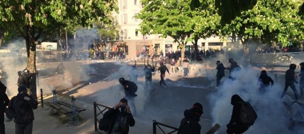 À Paris, les casseurs ont gâché la fête du 1er mai - sputniknews.com À Paris, les casseurs ont gâché la fête du 1er mai - sputniknews.com