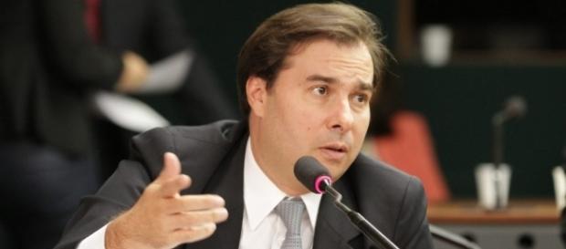 Crimes não são "relevantes" para Rodrigo Maia. Crimes não são "relevantes" para Rodrigo Maia.