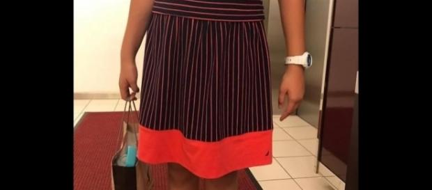 Garota de 12 anos foi banida de competição de xadrez por usar este vestido, que foi considerado "sedutor" e "tentador" pelo diretor do torneio Garota de 12 anos foi banida de competição de xadrez por usar este vestido, que foi considerado "sedutor" e "tentador" pelo diretor do torneio