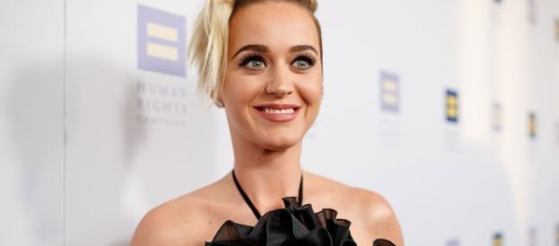 Katy Perry viciously slammed online for her Obama joke (people.com) Katy Perry viciously slammed online for her Obama joke (people.com)