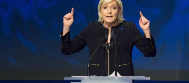 Opération séduction de Marine Le Pen dans la France périphérique Opération séduction de Marine Le Pen dans la France périphérique