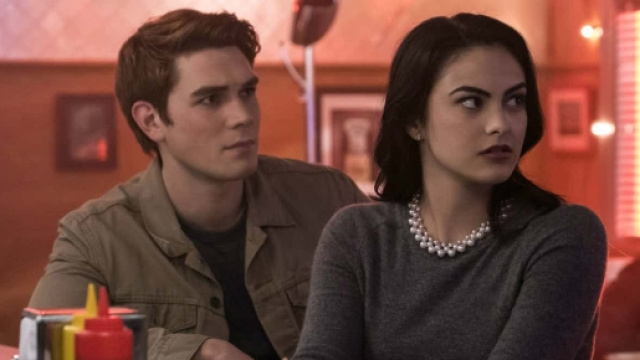 Archie ( K.J Apa ) et Veronica ( Camila Mendes )