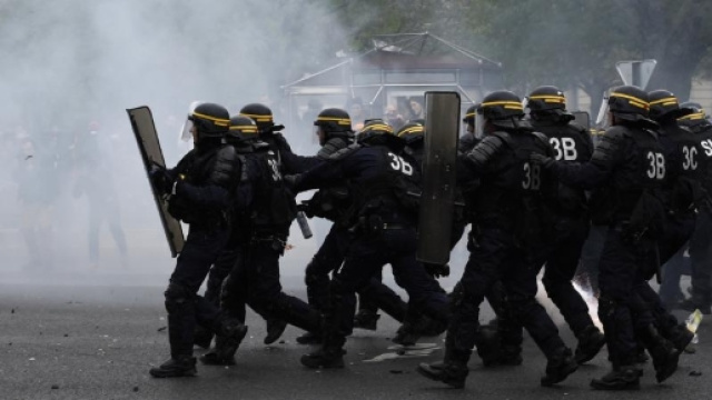 PoseTonCRS : quand des internautes d&eacute;tournent la photo de l ... - francetvinfo.fr