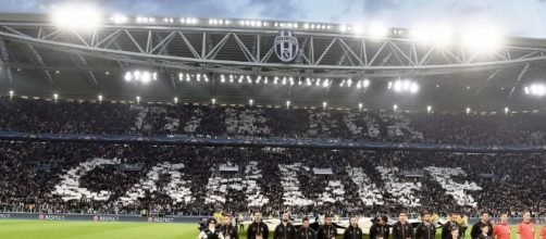 La coreografia dei tifosi della Juventus per festeggiare l'approdo alla nona finale di Champions della storia bianconera