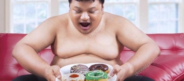 Alrededor de 3 de cada 100 personas en Japón son gordas. Alrededor de 3 de cada 100 personas en Japón son gordas.