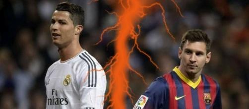 Cristiano Ronaldo y Leo Messi en uno de sus enfrentamientos