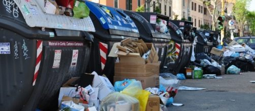 A Roma è di nuovo emergenza rifiuti. E nella polemica si inserisce anche il New York Times con un durissimo articolo sul degrado della capitale