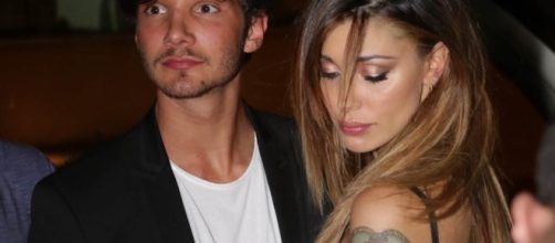 Stefano De Martino e Belen Rodriguez: divertenti botta e risposta tra i due a Selfie, il programma condotto da Simona Ventura