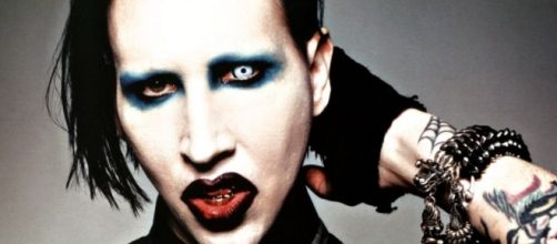 Marilyn Manson, alias Brian Hugh Warner. È cambiato il titolo del suo nuovo album: da SAY10 a Heaven's Upside Down