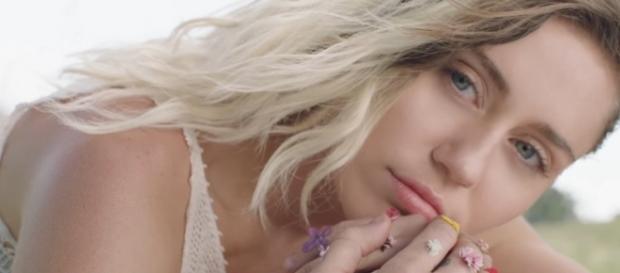 A cantora americana Miley Cyrus. Imagem: Reprodução YouTube A cantora americana Miley Cyrus. Imagem: Reprodução YouTube
