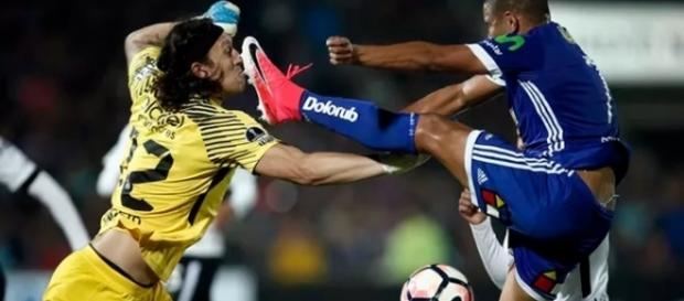 Cássio teve muito trabalho para parar o ataque chileno Cássio teve muito trabalho para parar o ataque chileno