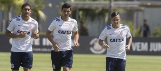 Jogador cogita trocar Corinthians pela Europa (Foto: Daniel Augusto Jr/Ag. Corinthians) Jogador cogita trocar Corinthians pela Europa (Foto: Daniel Augusto Jr/Ag. Corinthians)