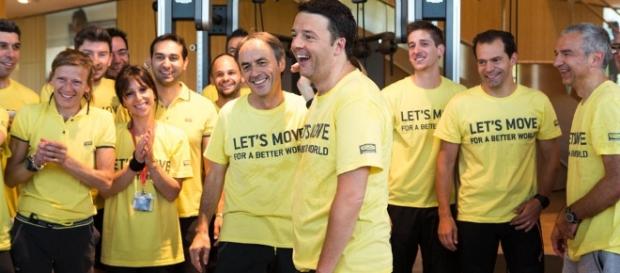 Matteo Renzi e le magliette gialle a Roma contro i rifiuti Matteo Renzi e le magliette gialle a Roma contro i rifiuti