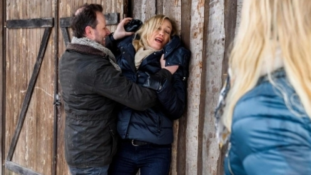 Beatrice mentre viene aggredita.