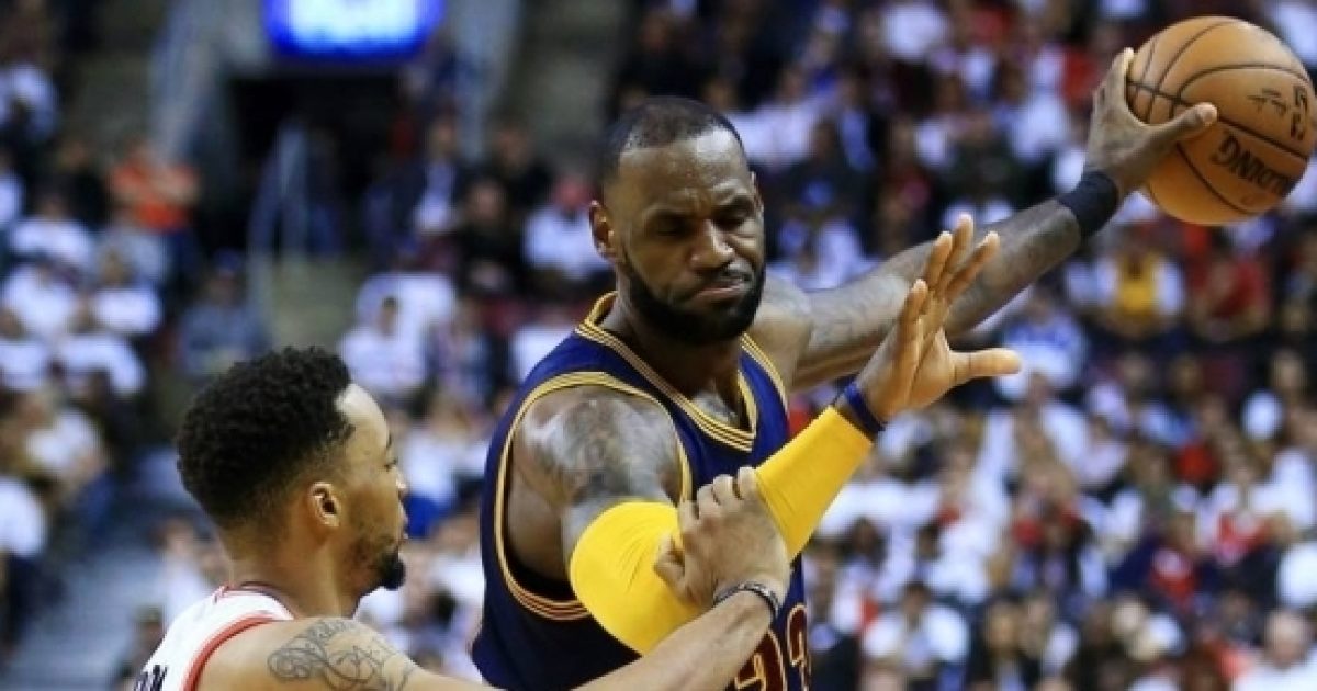 LeBron James explains why he is a right handed shooter