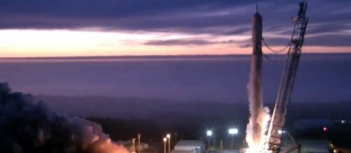 Hold-down firing completed ahead of Sunday's Falcon 9 launch ... - spaceflightnow.com