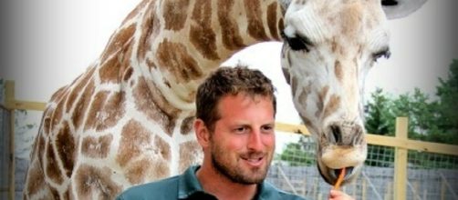 Jordan Patch sheds light on April the giraffe and Tajiri / Animal Adventure Park - aprilthegiraffe.com