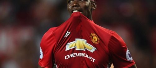 Paul Pogba con la maglia del Manchester United. Secondo l'AFP, la FIFA ha aperto un'inchiesta sul trasferimento del francese dalla Juve ai Red Devils