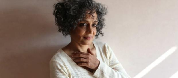 Arundhati Roy torna con il suo secondo romanzo vent'anni dopo Il ... - illibraio.it Arundhati Roy torna con il suo secondo romanzo vent'anni dopo Il ... - illibraio.it