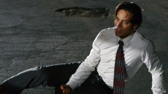 Gabriel Garko è il protagonista de L'Onore e il Rispetto 5 nei panni del malavitoso Tonio Fortebracci.