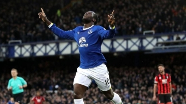 Romelu Lukaku to sign new &pound;100,000-a-week Everton contract and ... - thesun.co.uk