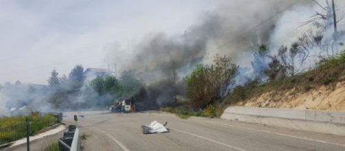 Ambulanza in fiamme dopo un guasto - Foto: QutidianoDelSud.It