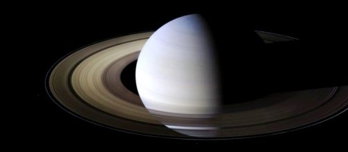 Fig.1 Saturno (sonda Cassini. Scientific American)