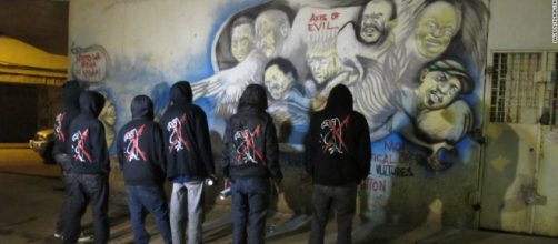 Graffiti art targets Kenyan 'vultures' - CNN.com - cnn.com