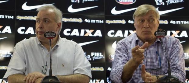 Diretoria do Corinthians acelera buscas e tenta acertar com novos jogadores Diretoria do Corinthians acelera buscas e tenta acertar com novos jogadores