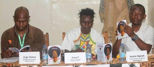 Freet-T entourée d'U'go Tchou et d'André ngoah à la dédicace Freet-T entourée d'U'go Tchou et d'André ngoah à la dédicace