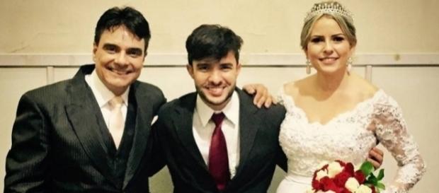 Guilherme de Pádua e Juliana com um amigo após a cerimônia religiosa Guilherme de Pádua e Juliana com um amigo após a cerimônia religiosa