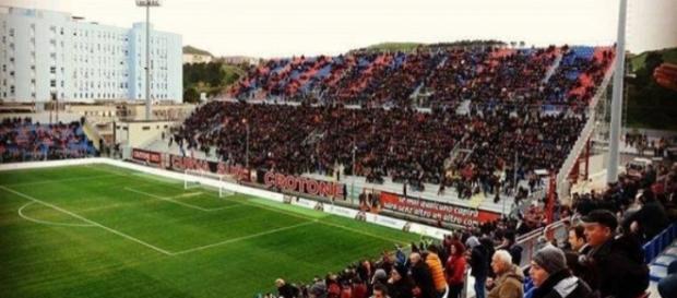 La curva Sud "Giorgio Manzulli" - Crotone La curva Sud "Giorgio Manzulli" - Crotone