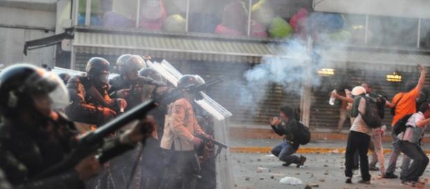 Momentos de una protesta de la oposición en Venezuela Momentos de una protesta de la oposición en Venezuela