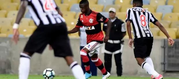 Vinícius Júnior fez seu primeiro jogo com a camisa do Flamengo Vinícius Júnior fez seu primeiro jogo com a camisa do Flamengo