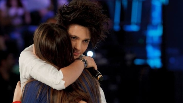 Amici 16: Thomas abbraccia Federica Carta dopo l'eliminazione