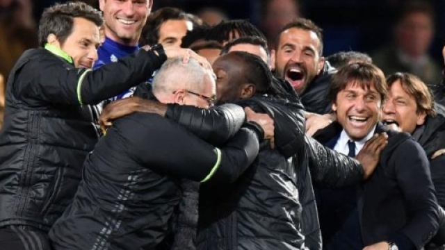 Esultanza della squadra dopo il fischio finale