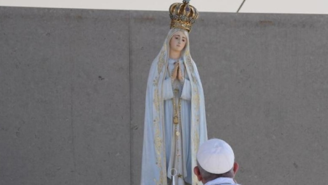 Francesco a Fatima, diventano santi i due pastorelli