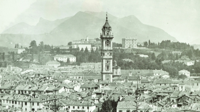 Francesco Fidanza, Panorama di Varese da Villa Montalbano, gelatina ai sali d&rsquo;argento, 1900 circa, Varese, Archivio Fotografico dei Musei Civici