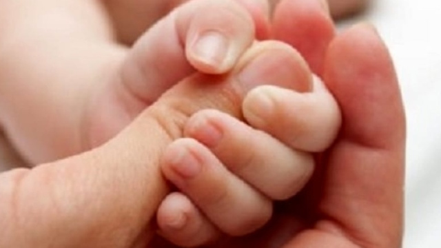 La neo baby mamma dovr&agrave; far l'esame di licenzia media.