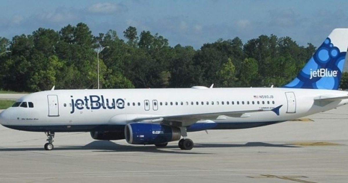 JetBlue kicks New Jersey family off plane over birthday cake incident(00)