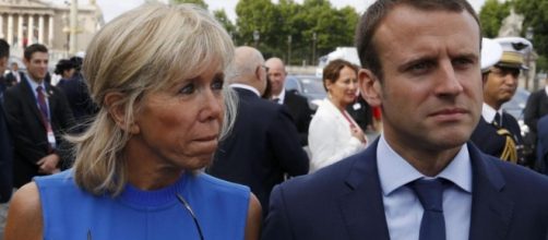 Emamanuel Macron assieme alla moglie Brigitte